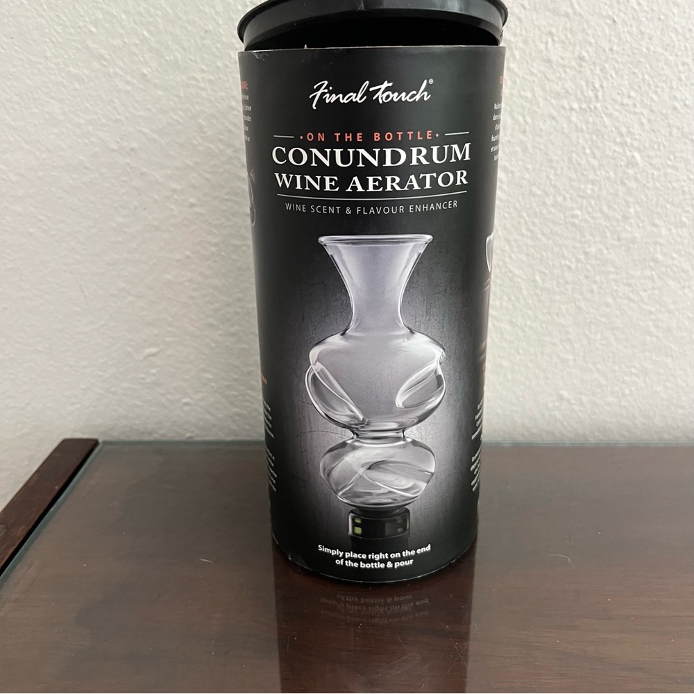 Final Touch Conundrum Aerator Wine (on bottle) NEW